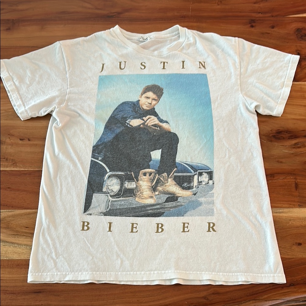 Justin Bieber Believe Tour T-Shirt in Women’s medium with 2012/2013 tour dates